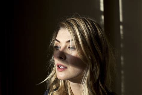 rosamund pike lingerie|Rosamund Pike shows off her stunning figure in lingerie。